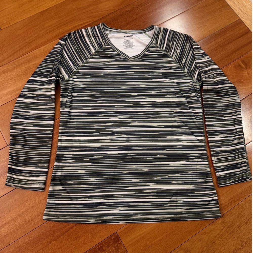 Kanu Women's V-Neck Long‎ Sleeve Athletic Top Abstract Stripe Print Size L